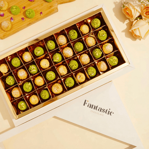 Box of Assorted Ghraiba and Maamoul