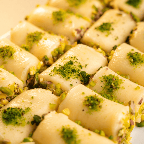 Halawat El Jibn with arabic Cream and Pistachio