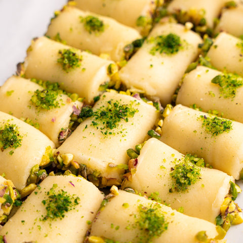 Halawat El Jibn with arabic Cream and Pistachio