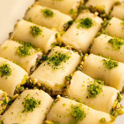 Halawat El Jibn with arabic Cream and Pistachio