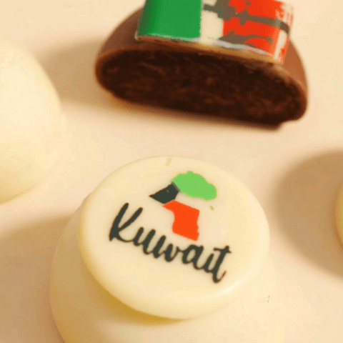 Kuwait Flag Cake Pop Box - 36 Pieces, Crispy Chocolate and Vanilla Cakes