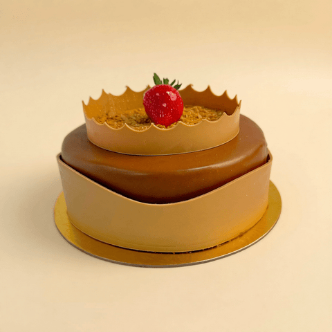 Lotus Biscoff layer cake with caramel ribbon and crunchy biscuit