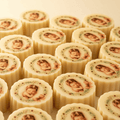 Round Mirror Tray of Newborn Printed White Chocolate 40 pieces