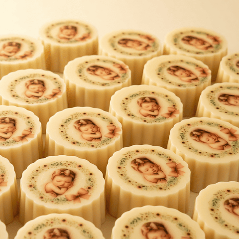 Round Mirror Tray of Newborn Printed White Chocolate 40 pieces