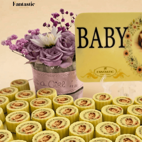 Round Mirror Tray of Newborn Printed White Chocolate 40 pieces